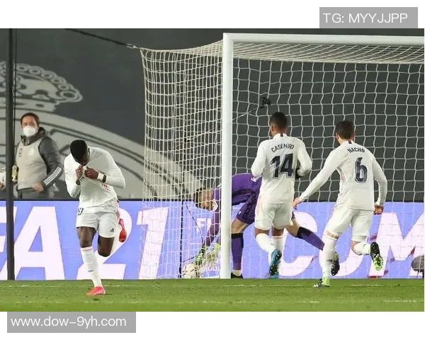 巴斯克斯:我们让维尼修斯别受与足球无关事情影响,但他不听